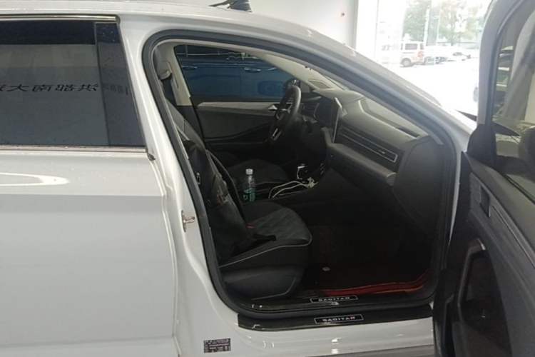 Used Volkswagen Sagitar 2023 300TSI DSG Excellence Edition Right Front Seat
