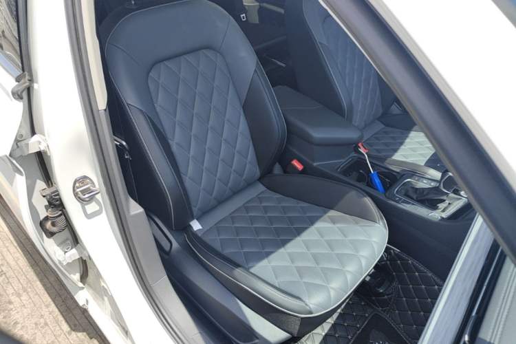 Used Volkswagen Sagitar 2023 300TSI DSG Excellence Edition Right Front Seat