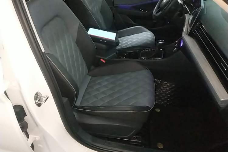 Used Volkswagen Sagitar 2023 300TSI DSG Excellence Edition Right Front Seat