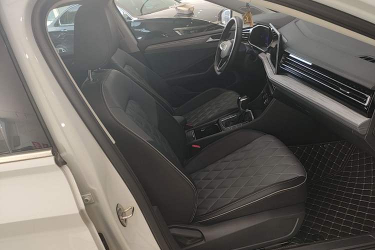 Used Volkswagen Sagitar 2023 300TSI DSG Excellence Edition Right Front Seat