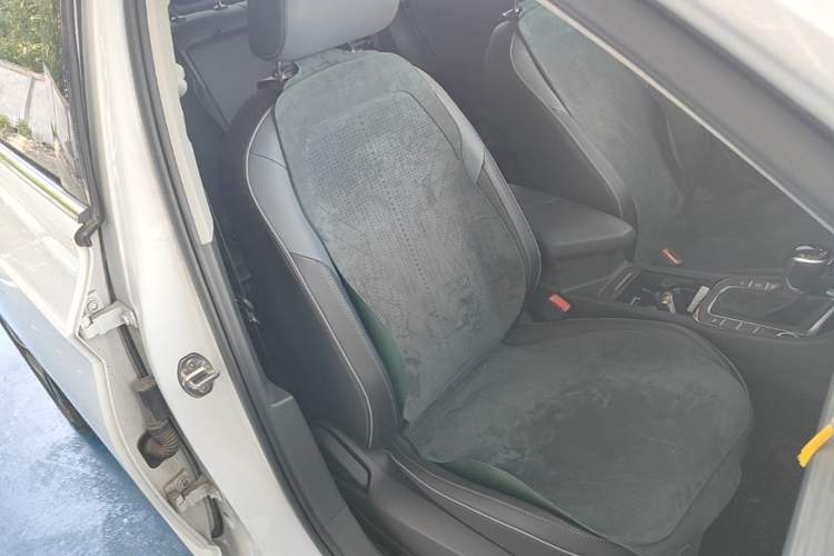Used Volkswagen Sagitar 2023 300TSI DSG Excellence Edition Right Front Seat