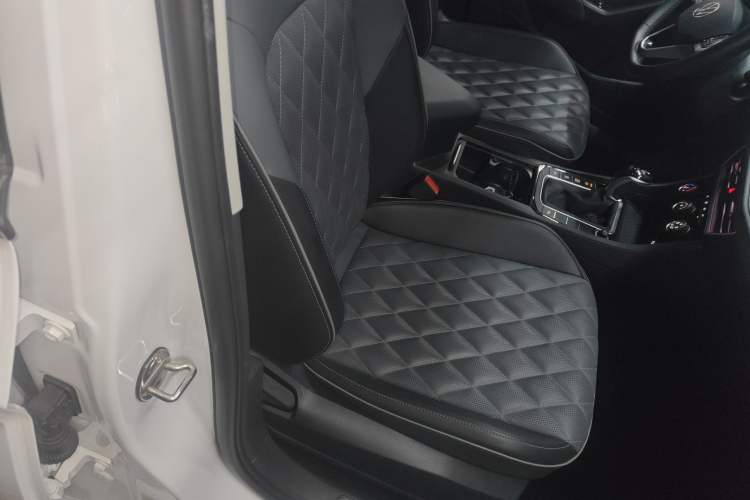 Used Volkswagen Sagitar 2023 300TSI DSG Excellence Edition Right Front Seat