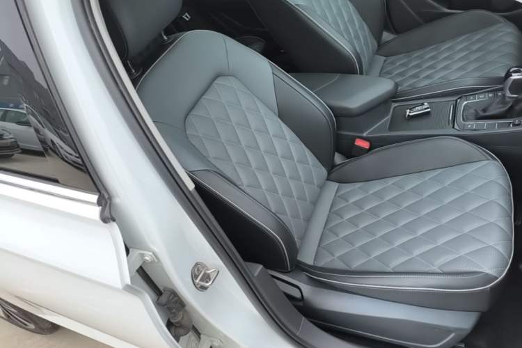 Used Volkswagen Sagitar 2023 300TSI DSG Excellence Edition Right Front Seat