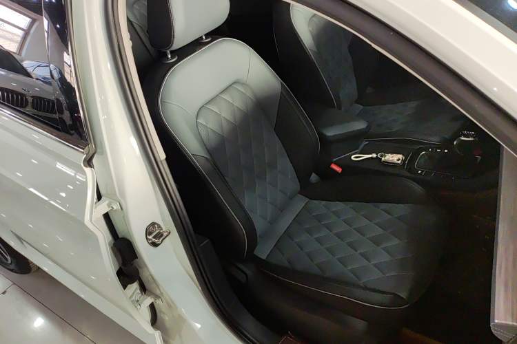 Used Volkswagen Sagitar 2023 200TSI DSG Excellence Edition Right Front Seat