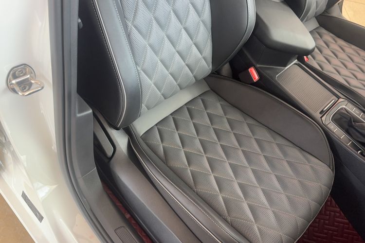 Used Volkswagen Sagitar 2023 300TSI DSG Excellence Edition Right Front Seat