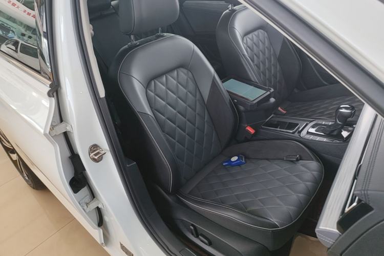 Used Volkswagen Sagitar 2023 300TSI DSG Excellence Edition Right Front Seat