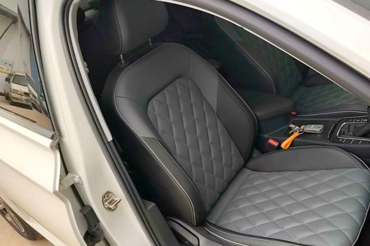 Used Volkswagen Sagitar 2023 280TSI DSG Excellence Edition Right Front Seat
