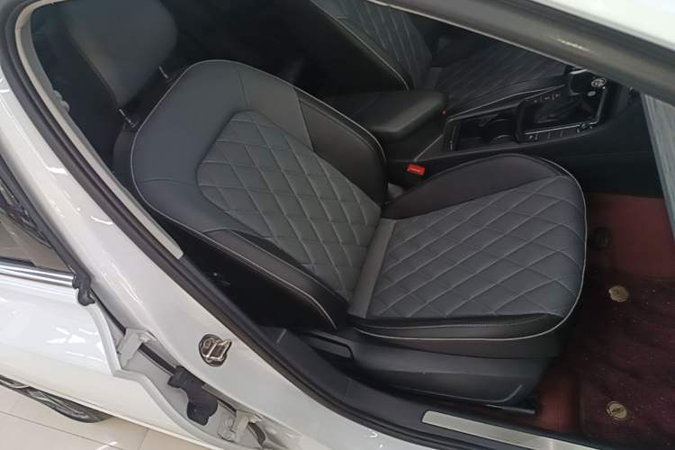Used Volkswagen Sagitar 2023 300TSI DSG Excellence Edition Right Front Seat