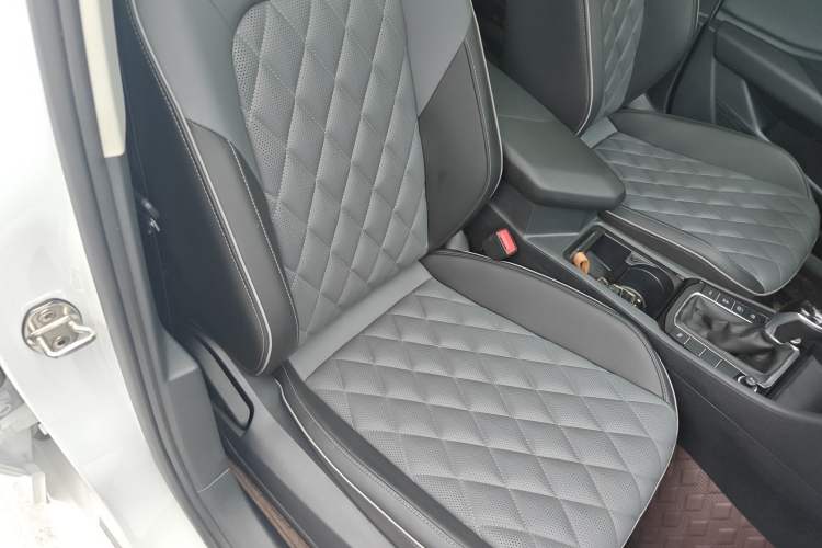 Used Volkswagen Sagitar 2023 300TSI DSG Excellence Edition Right Front Seat