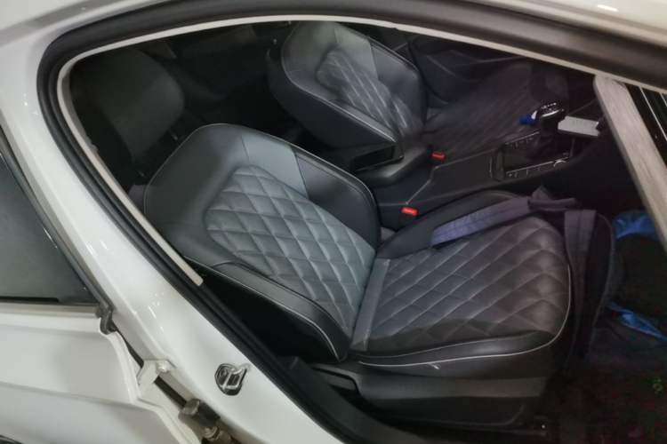 Used Volkswagen Sagitar 2023 300TSI DSG Excellence Edition Right Front Seat