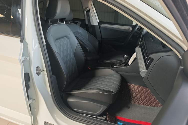 Used Volkswagen Sagitar 2023 300TSI DSG Excellence Edition Right Front Seat