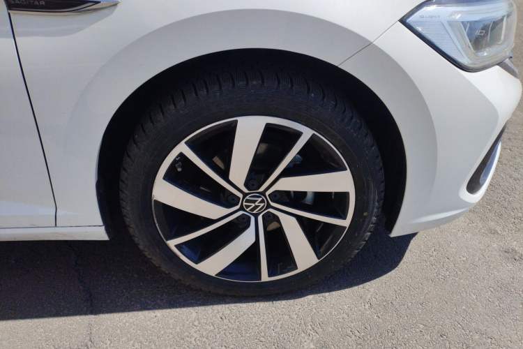 Used Volkswagen Sagitar 2023 300TSI DSG Excellence Edition Right Front Wheel Hub