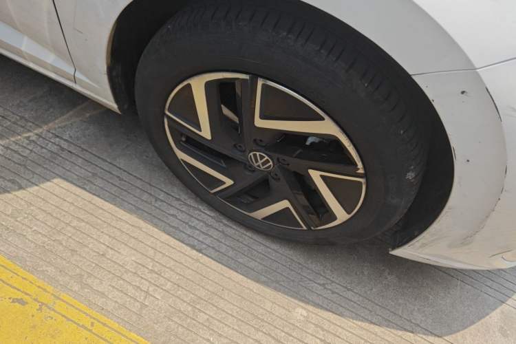 Used Volkswagen Sagitar 2023 280TSI DSG Beyond Lite Edition Right Front Wheel Hub