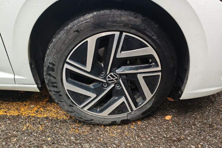 Used Volkswagen Sagitar 2023 300TSI DSG Excellence Edition Right Front Wheel Hub