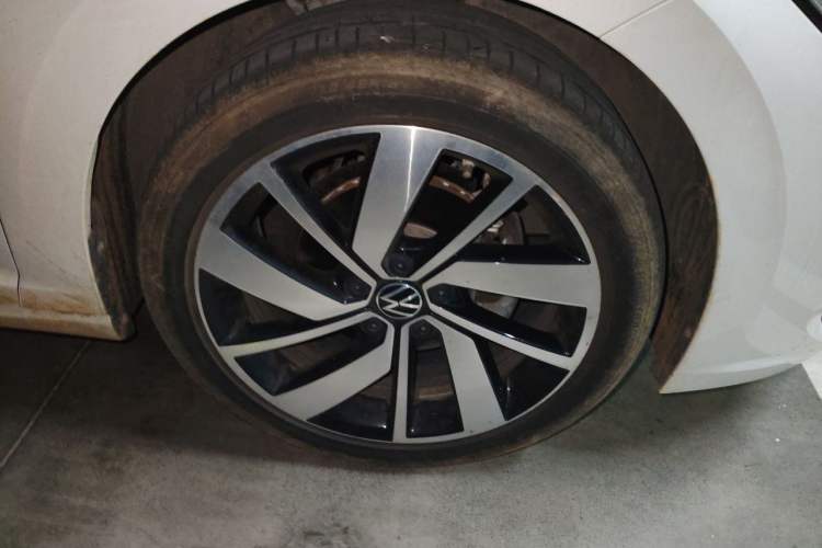 Used Volkswagen Sagitar 2023 300TSI DSG Excellence Edition Right Front Wheel Hub