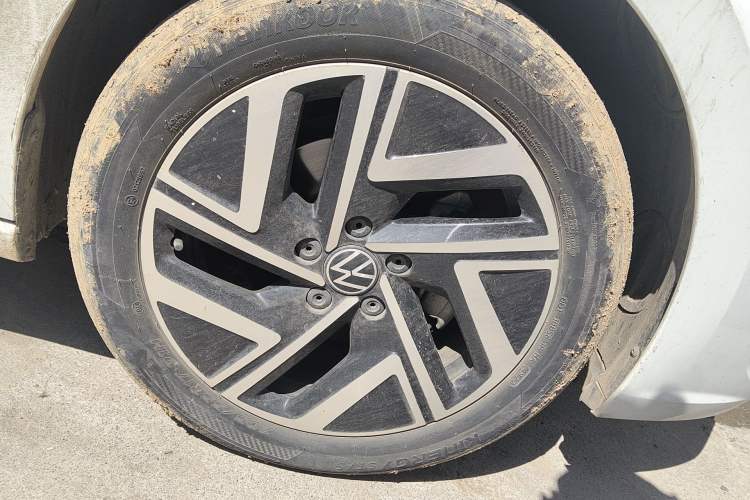 Used Volkswagen Sagitar 2023 280TSI DSG Beyond Lite Edition Right Front Wheel Hub