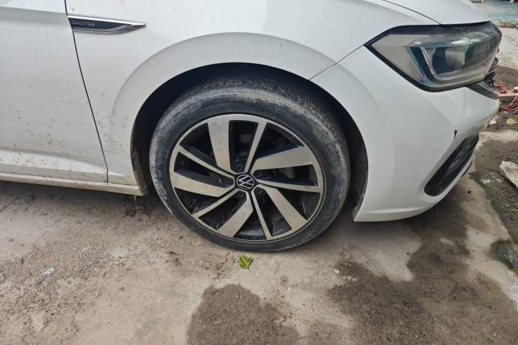 Used Volkswagen Sagitar 2023 300TSI DSG Excellence Edition Right Front Wheel Hub