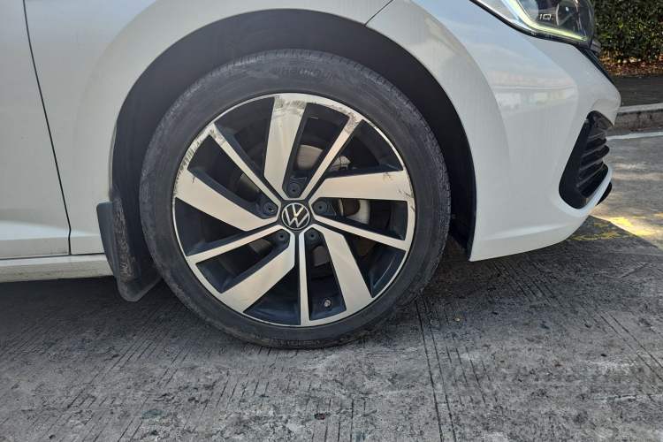 Used Volkswagen Sagitar 2023 300TSI DSG Excellence Edition Right Front Wheel Hub