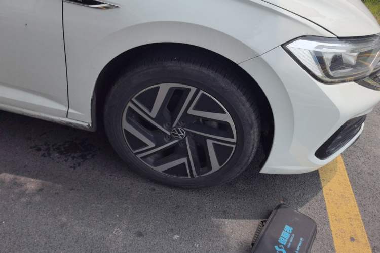 Used Volkswagen Sagitar 2023 280TSI DSG Beyond Lite Edition Right Front Wheel Hub