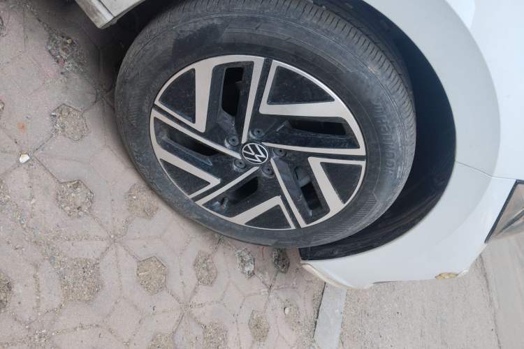 Used Volkswagen Sagitar 2023 280TSI DSG Beyond Lite Edition Right Front Wheel Hub