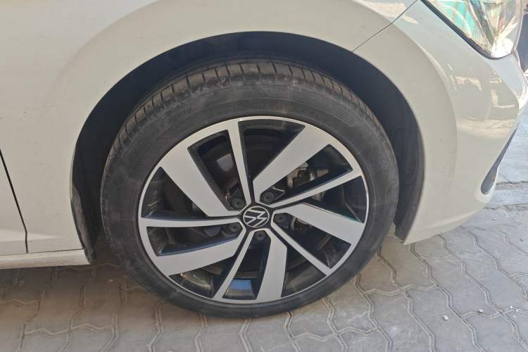 Used Volkswagen Sagitar 2023 300TSI DSG Excellence Edition Right Front Wheel Hub