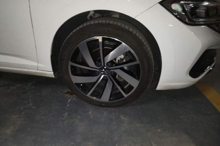 Used Volkswagen Sagitar 2023 280TSI DSG Beyond Lite Edition Right Front Wheel Hub