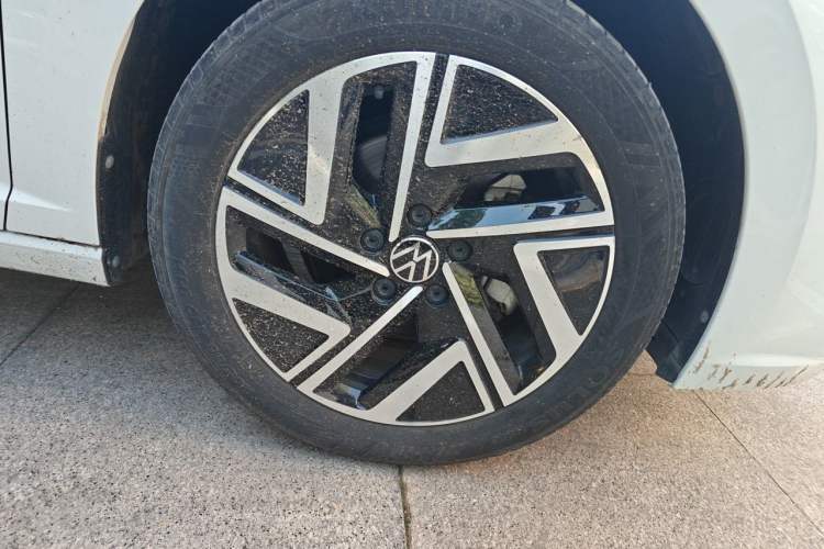 Used Volkswagen Sagitar 2023 300TSI DSG Excellence Edition Right Front Wheel Hub