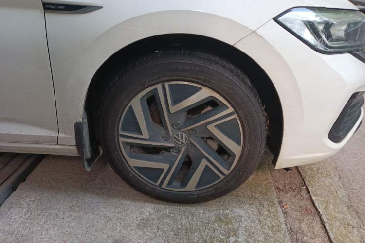 Used Volkswagen Sagitar 2023 280TSI DSG Excellence Edition Right Front Wheel Hub