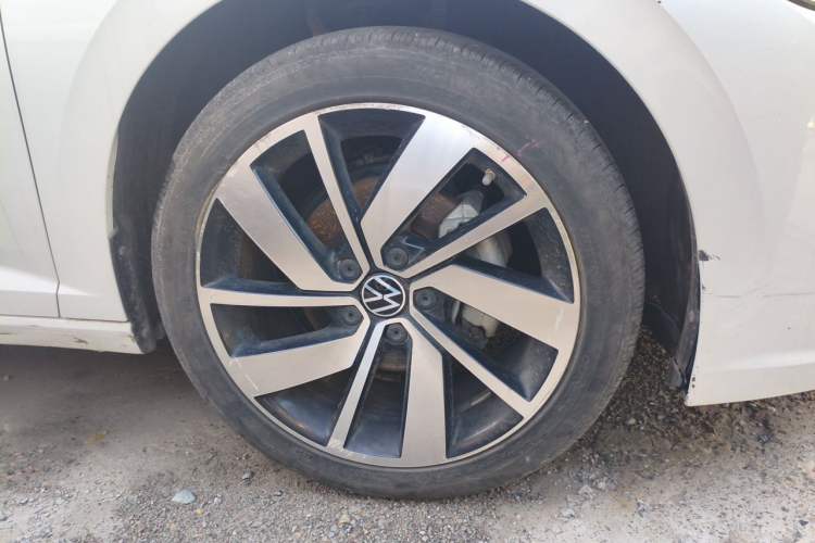 Used Volkswagen Sagitar 2023 300TSI DSG Excellence Edition Right Front Wheel Hub