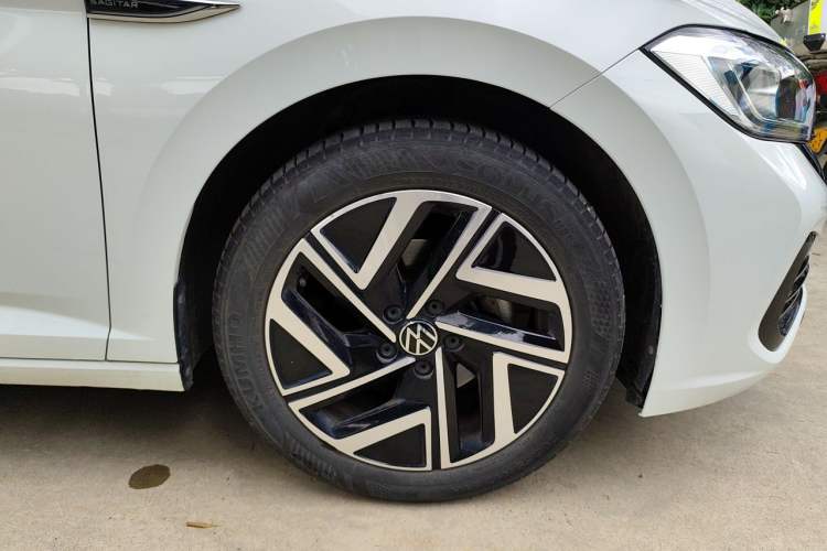Used Volkswagen Sagitar 2023 300TSI DSG Excellence Edition Right Front Wheel Hub