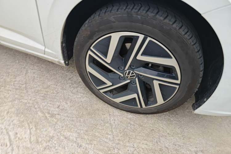 Used Volkswagen Sagitar 2023 300TSI DSG Excellence Edition Right Front Wheel Hub