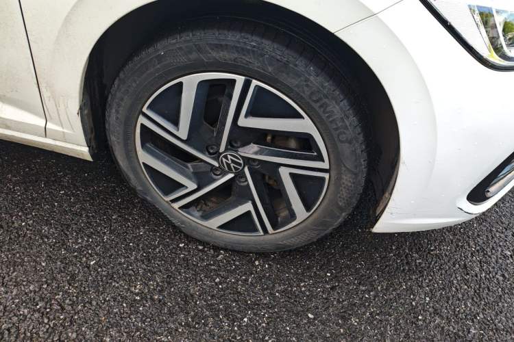 Used Volkswagen Sagitar 2023 300TSI DSG Excellence Edition Right Front Wheel Hub