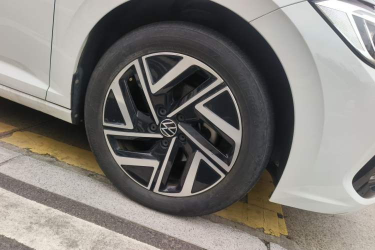 Used Volkswagen Sagitar 2023 300TSI DSG Excellence Edition Right Front Wheel Hub