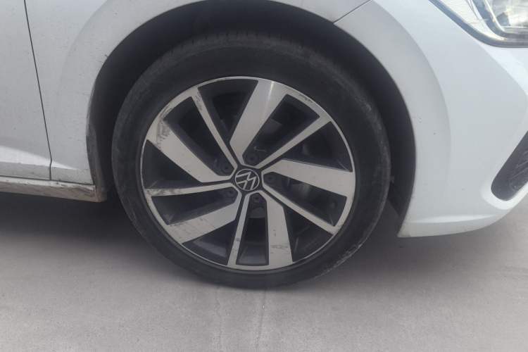 Used Volkswagen Sagitar 2023 300TSI DSG Excellence Edition Right Front Wheel Hub
