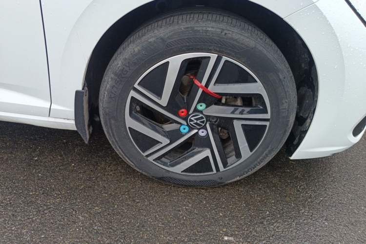 Used Volkswagen Sagitar 2023 300TSI DSG Excellence Edition Right Front Wheel Hub