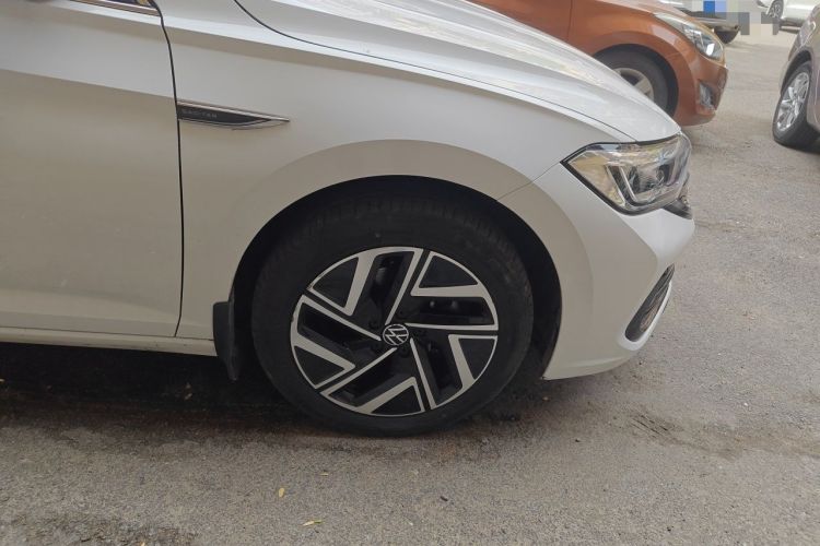 Used Volkswagen Sagitar 2023 280TSI DSG Excellence Plus Edition Right Front Wheel Hub