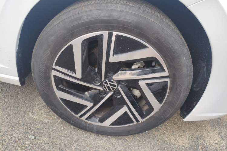 Used Volkswagen Sagitar 2023 280TSI DSG Beyond Lite Edition Right Front Wheel Hub