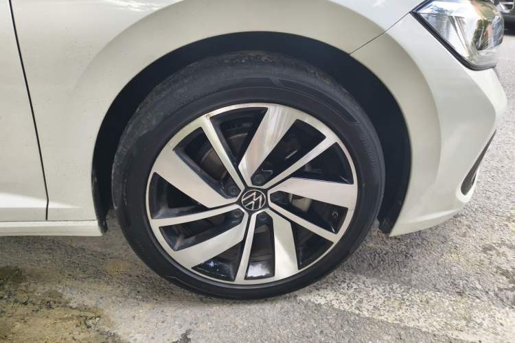Used Volkswagen Sagitar 2023 300TSI DSG Excellence Edition Right Front Wheel Hub