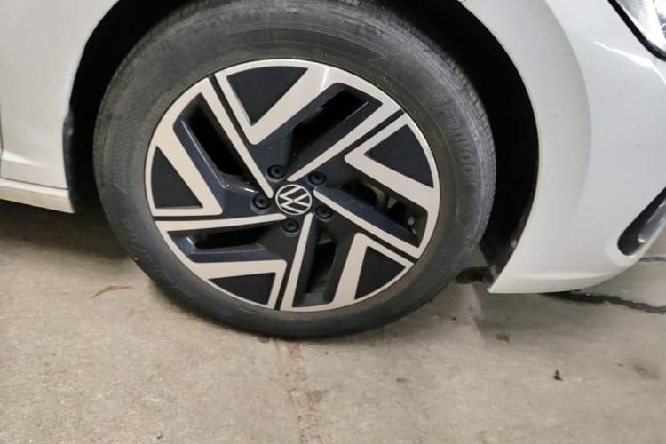 Used Volkswagen Sagitar 2023 280TSI DSG Beyond Lite Edition Right Front Wheel Hub