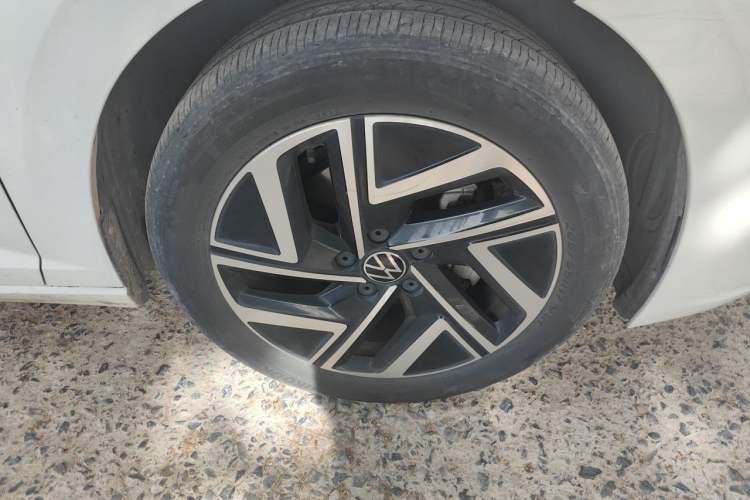 Used Volkswagen Sagitar 2023 280TSI DSG Excellence Plus Edition Right Front Wheel Hub