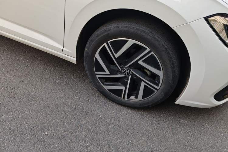 Used Volkswagen Sagitar 2023 280TSI DSG Excellence Plus Edition Right Front Wheel Hub