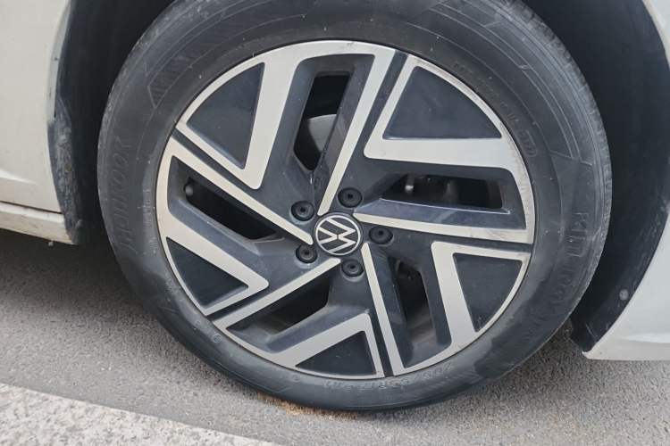 Used Volkswagen Sagitar 2023 280TSI DSG Beyond Lite Edition Right Front Wheel Hub