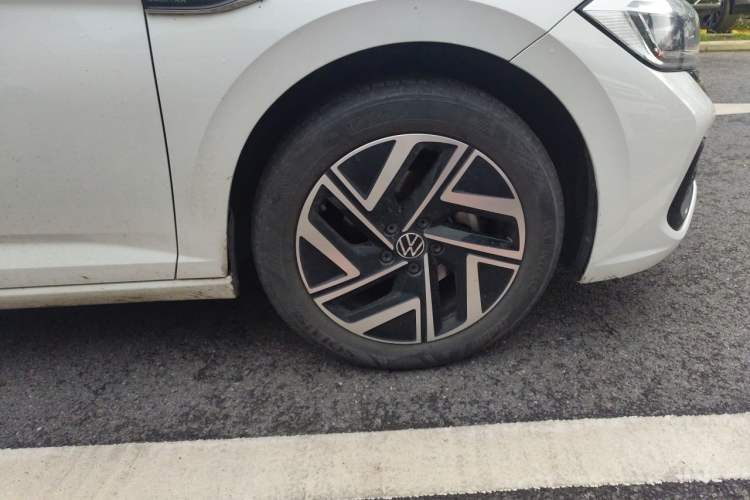 Used Volkswagen Sagitar 2023 300TSI DSG Excellence Edition Right Front Wheel Hub