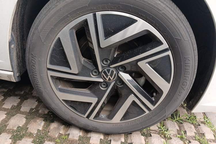Used Volkswagen Sagitar 2023 300TSI DSG Excellence Edition Right Front Wheel Hub