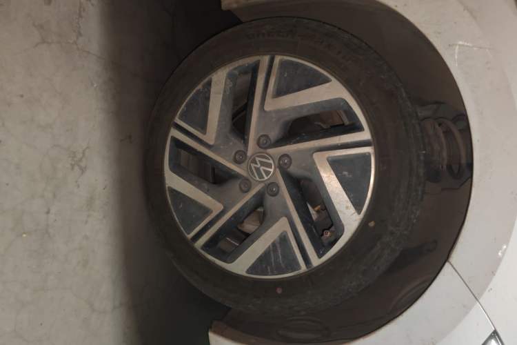Used Volkswagen Sagitar 2023 280TSI DSG Beyond Lite Edition Right Front Wheel Hub