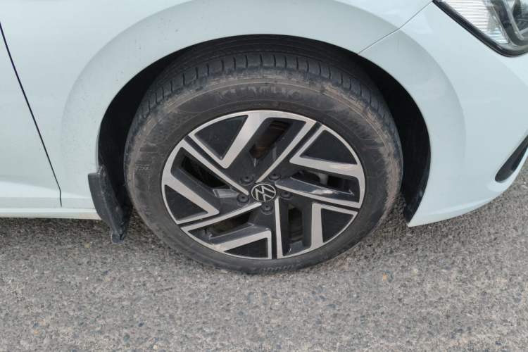 Used Volkswagen Sagitar 2023 280TSI DSG Beyond Lite Edition Right Front Wheel Hub