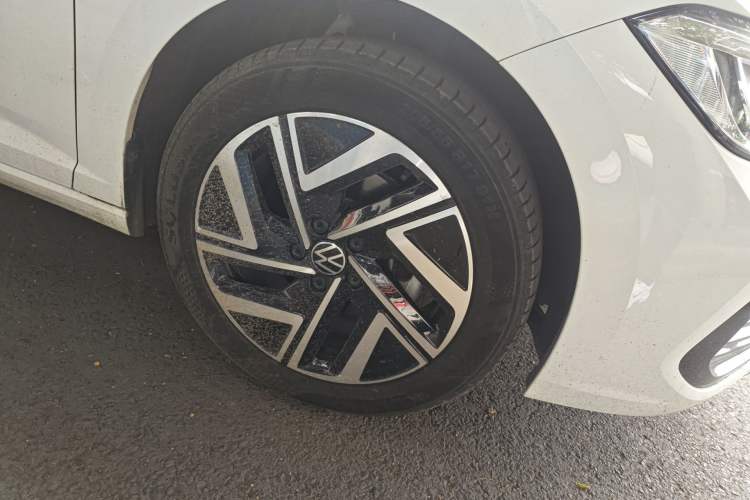 Used Volkswagen Sagitar 2023 280TSI DSG Excellence Edition Right Front Wheel Hub