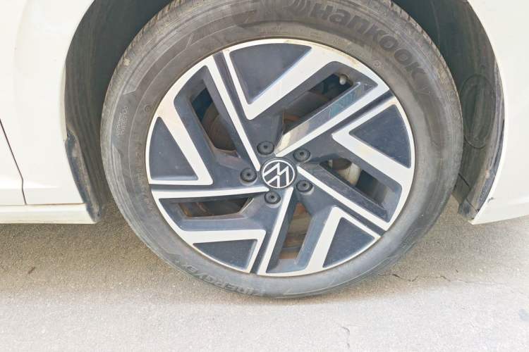 Used Volkswagen Sagitar 2023 300TSI DSG Excellence Edition Right Front Wheel Hub