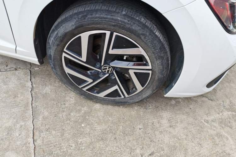 Used Volkswagen Sagitar 2023 300TSI DSG Flyover Edition Right Front Wheel Hub
