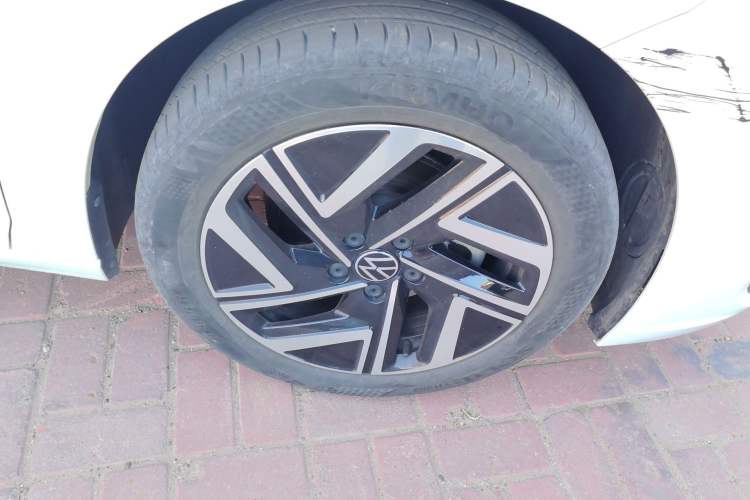 Used Volkswagen Sagitar 2023 300TSI DSG Excellence Edition Right Front Wheel Hub